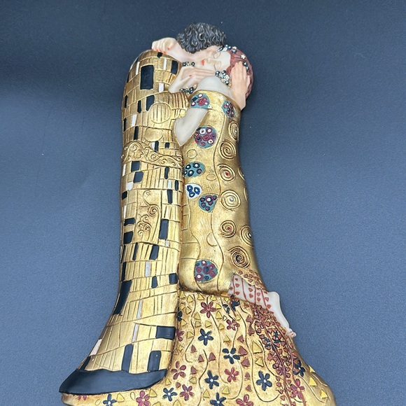 Gold Gustav Klimt Inspired Decorative Sculpture “The Kiss” Iconic Masterpiece - Picture 12 of 12